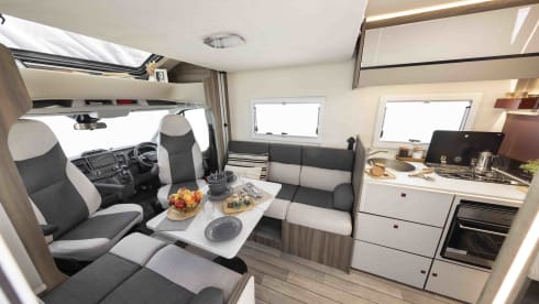 Felix – Camping-car Roller Team Kronos 590 (2025) 2-4 couchages, boîte manuelle - Entièrement assuré