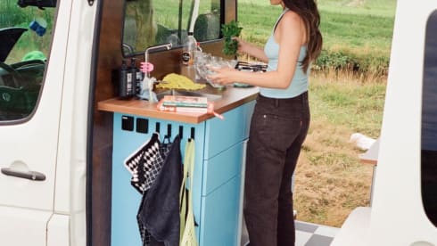 Bobbie – Colorful off grid crafter