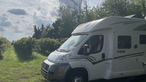 Spacious luxury 4 person Pilote camper many extras Queens bed semi-integrated 2013