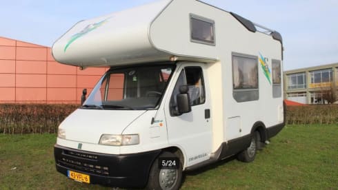 Sleek KNAUS Traveler 4p, 5.5m and double air conditioning!
