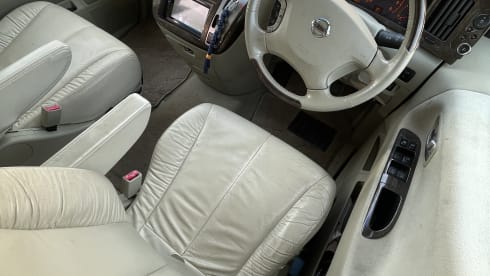 Nissan Elgrand – Cosy and Stylish Camper