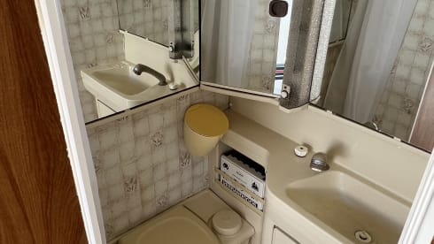Lucky 88 – Panaromic view, spatious Hymer fully equiped