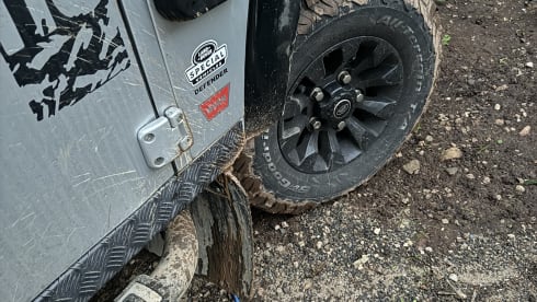 The Silver Bullit – Land Rover Defender (B) 4x4 One-of-a-kind Custom made Offroad camper