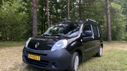 The Dutch Kangeroo 🦘 – 2p Renault campervan from 2009