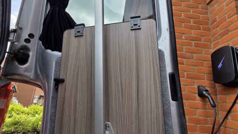 Automatic VW Transporter T6 with Pop Top King Size Bed and Storage