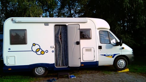 Dinghy  – Very neat and cozy camper for 2 people with sufficient storage space.