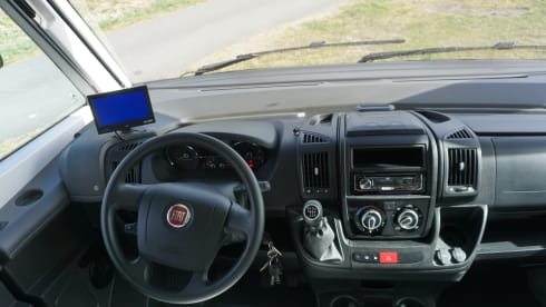 4p Adria Sonic plus 700 from 2023