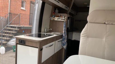 BusCamper Bavaria - 2 personen (+ 1 hond)