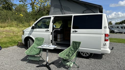 Vera – VW-Campingbus mit 4 Schlafplätzen, Baujahr 2010