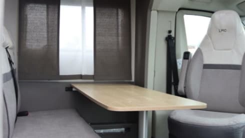 22 LMC H660G  – Tourer lift 3 persons