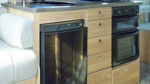 Ellie – 6 berth Peugeot semi-integrated from 2019