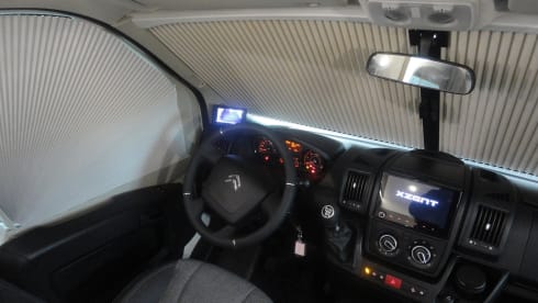 den bult – !Only for driver's license C! - New luxury camper Adria Axess XL S670SL