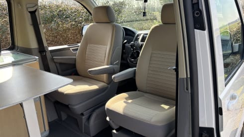 4-person Volkswagen California bus camper T5