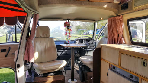 Frieda – Frieda the Automatic VW T25 Campervan