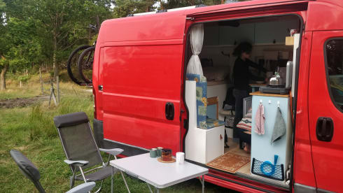 Vespa – 2-person self-built bus camper