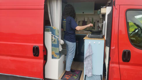 Vespa – 2-person self-built bus camper