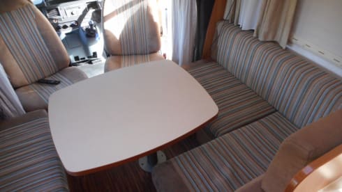 EASY 9 MOTORHOME HIRE JUST TURN UP AND GO