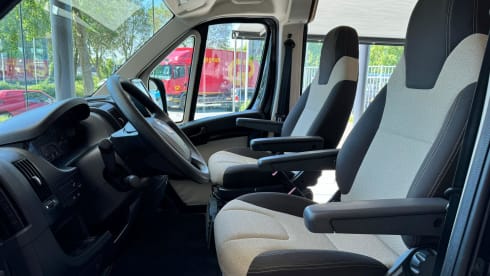 Complete Camperbus – Pössl camper Automaat met dakairco