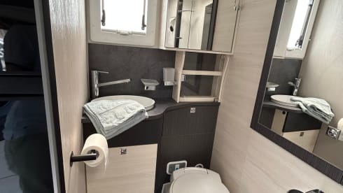 Beautiful recent 2p Chausson 640 semi-integrated from 2021