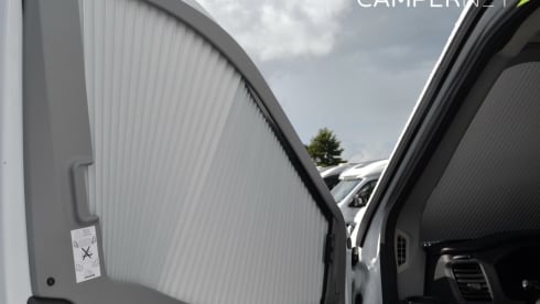 15 LMC H664 – Lmc Tourer Lift (2024) 2-4 persons automatic