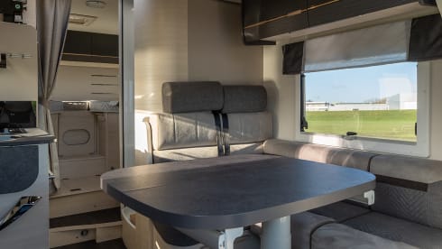 Chausson 3 – beautiful family camper, 5 persons with automatic transmission, built in 2024