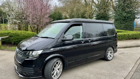 Gary – 4 berth Volkswagen Transporter Campervan