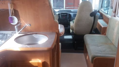 Let op!!! Prijs is inclusief dagverzekering goboony! – Beautiful camper for rent! With a fixed bed and fully furnished!