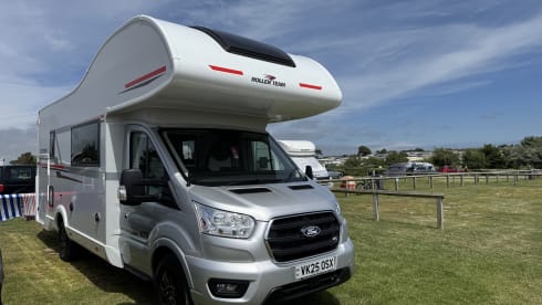 Rollerteam Zefiro 675 Auto, 5 Berth Family Motorhome