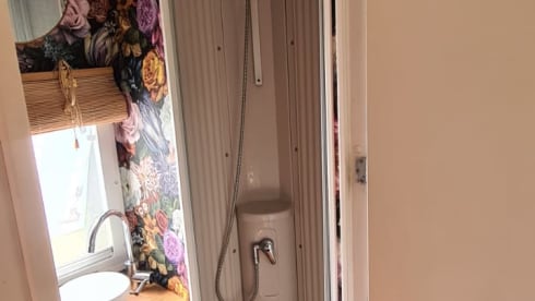 Burnie – Modern family camper 6 person alcove