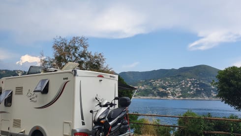 Beautiful luxury and compact (6.40 meters) motorhome with everything you wish for...