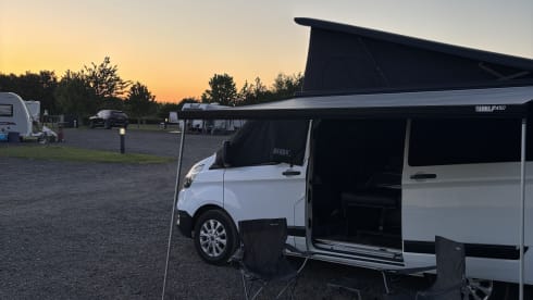 Charlie Van Dan – 4 berth Ford campervan from 2018
