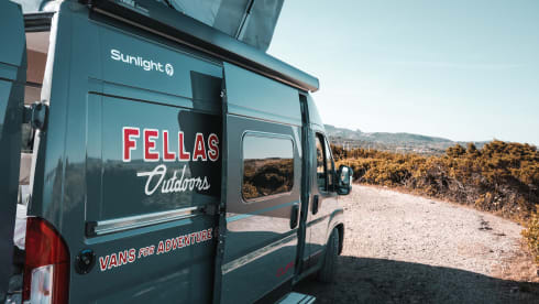 Nazarè – Premium Outdoor Van Rental