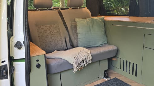 Green Adventurer – 4p Volkswagen bus from 2018
