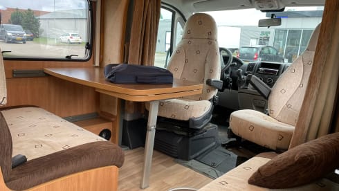 Rolling! – Wonderful, compact and spacious camper for 2-4 people