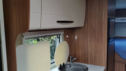Luxury 2/3 person Carado T377 semi-integrated from 2015 with single beds