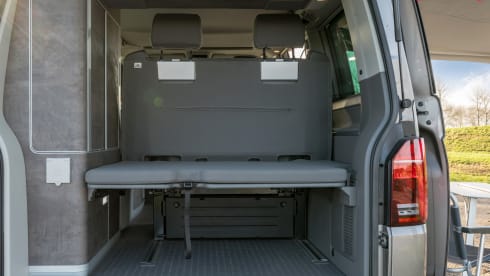 Luxury Volkswagen bus 6.1 California Ocean