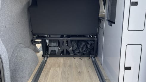 The Grey Horizon – 4 berth Volkswagen T6.1 LWB campervan from 2022