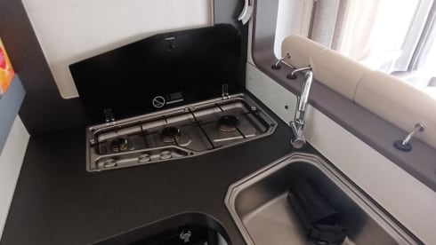 Aki – 4p Adria Mobil integrated uit 2017