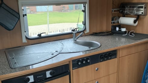 Dethleffs Advantage  – 4 person camper with bunk beds and air conditioning from 2011