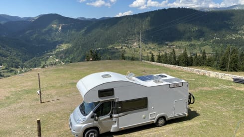 Roadtripper – Nice, very complete family camper with many extras