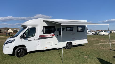 Autoquest 196 – Autoquest 196 motorhome 6 berth (delivery and pick up available)
