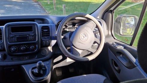 Bazza – 4 berth campervan with pop top roof