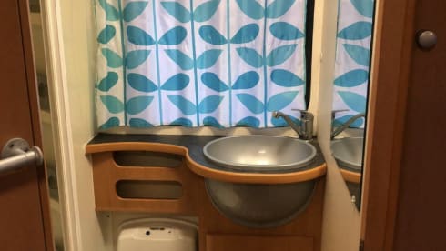 Tony – Your ultimate adventure awaits in our cosy 5-berth motorhome!