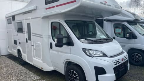 Bavarian Camper 3 – Mega-Raumwunder mit bis zu 8 Betten und großer Heckgarage