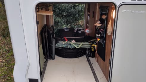 Very comfortable 3 p offgrid camper Eura Mobil