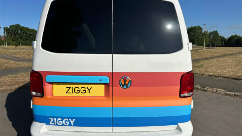 Ziggy – Ziggy - Retro and fun! 4 Berth VW T6 professionally converted Campervan