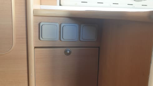 Neat Volkswagen T5 Bus Camper 2.5 TDI