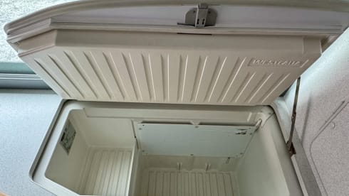 ELENA E IL SUO "CAMPY " – VIAGGIA IN LIBERTA CON MERCEDES WESTFALIA JAMES COOK