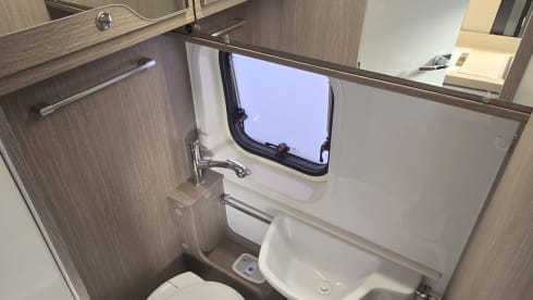 The nardo grey lander  – 2p Carado bus from 2019