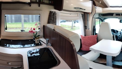 Beautiful family camper for 5 people, fully equipped